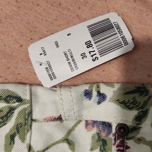 Forever 21 floral shorts size 30 - Picture 2 of 3